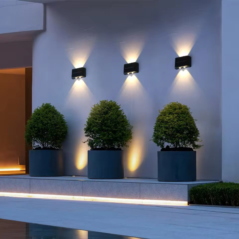 Solar Wandleuchte Up & Down – Außenleuchte Kabellos mit Sensor-Outdoor light-Lumensis-Warmweiß-8.90 x 5.70 x 2.30cm (3.5