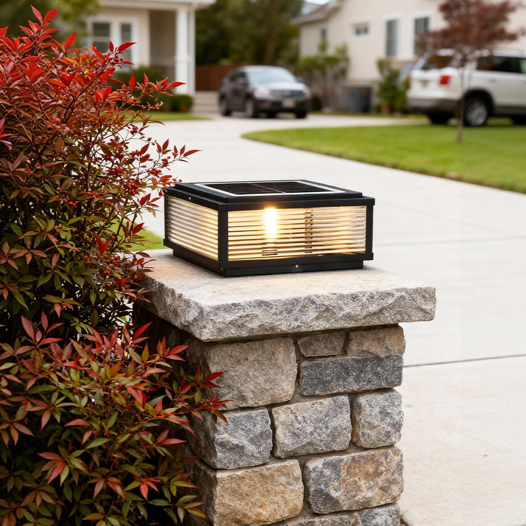 Quadratische LED Säulenleuchte – Riffelglas-Design – Solar oder Festanschluss-Lighting > Outdoor Lighting > Outdoor Post Lights > Pillar Lights-Lumensis-Solar-25 cm-Lumensis