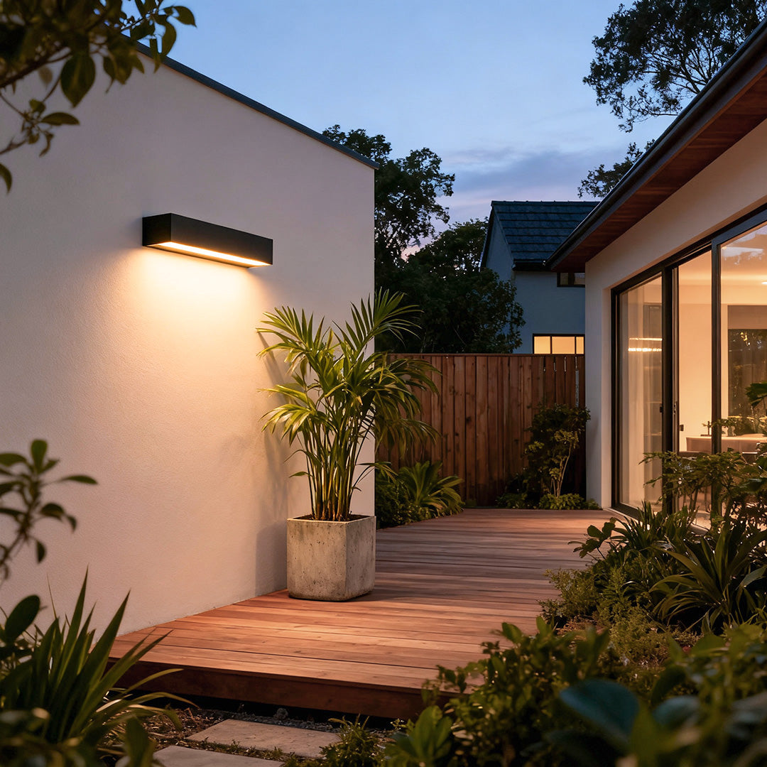 Linear LED Außenwandleuchte – Minimalistische Fassadenlampe in Schwarz-Lighting > Outdoor Lighting > Outdoor Wall Lighting > Linear Wall Lights-Lumensis-50cm-Warmes Weiß-Lumensis
