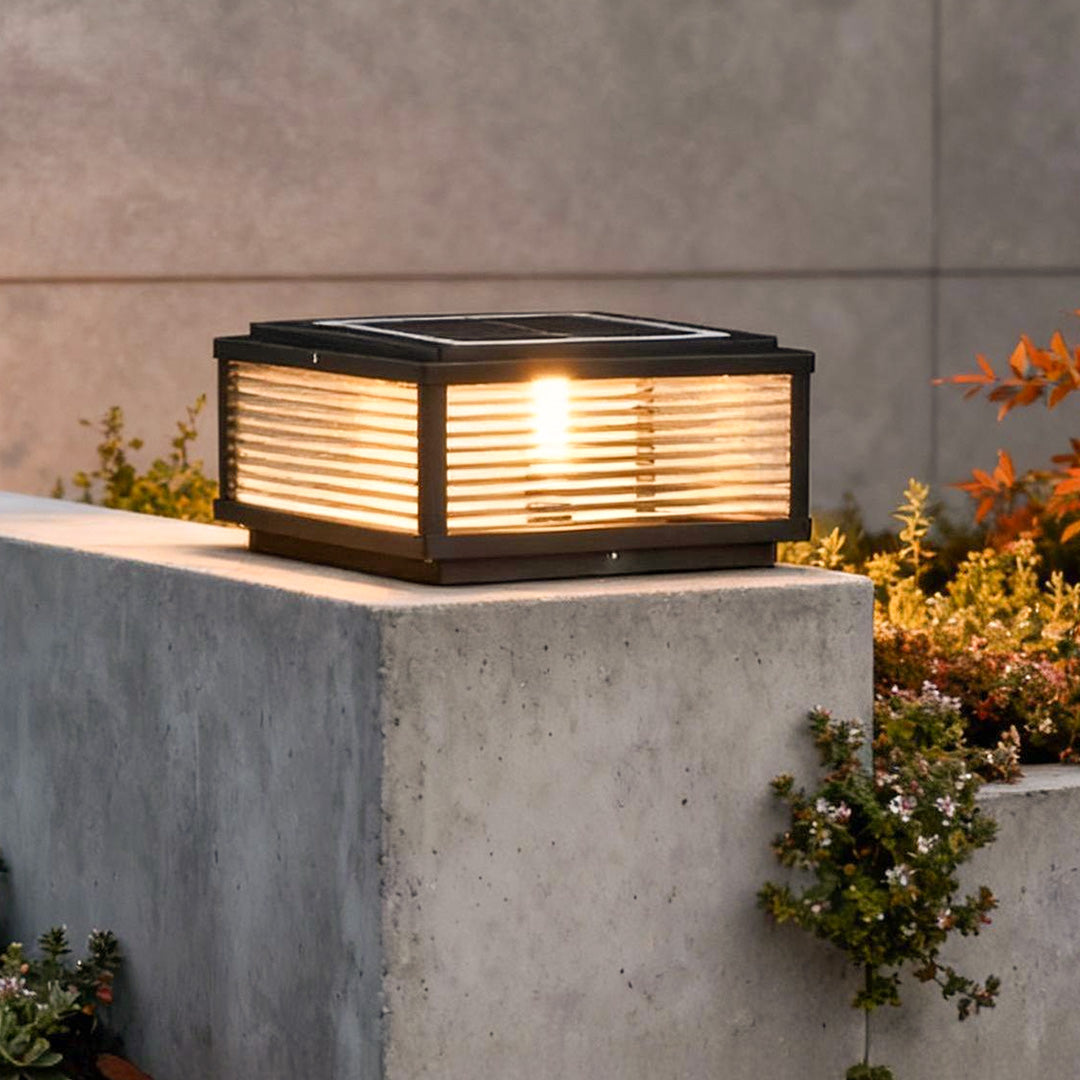 Quadratische LED Säulenleuchte – Riffelglas-Design – Solar oder Festanschluss-Lighting > Outdoor Lighting > Outdoor Post Lights > Pillar Lights-Lumensis-Solar-25 cm-Lumensis