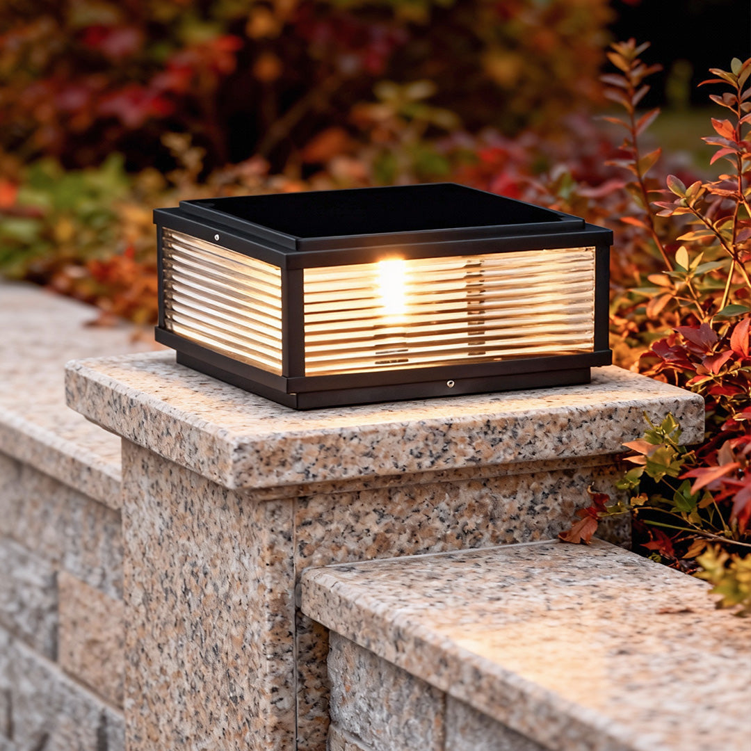 Quadratische LED Säulenleuchte – Riffelglas-Design – Solar oder Festanschluss-Lighting > Outdoor Lighting > Outdoor Post Lights > Pillar Lights-Lumensis-Solar-25 cm-Lumensis